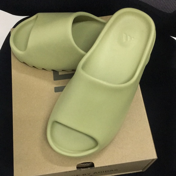 Yeezy slide Resin size 4 main image 6